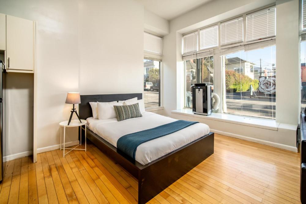 Deluxe Suite with Partial Ocean View  interior